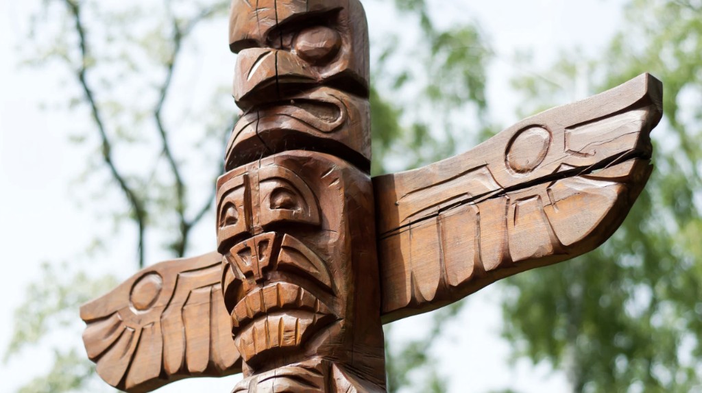 Fa totemoszlop — törzsi szimbólum, totem és tabu